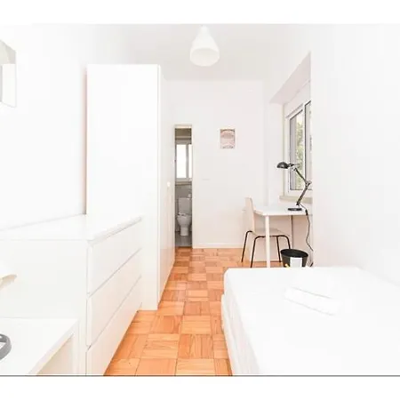 Houze Comfortable In Laranjeiras Lissabon